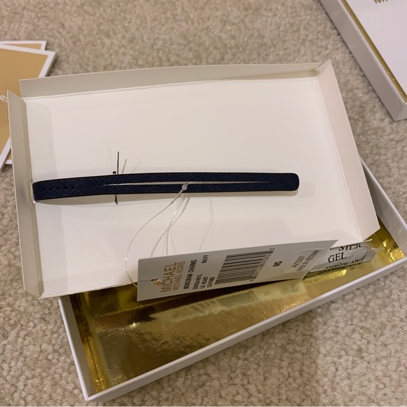 Michael Kors MK Navy Blue Heart Shape Leather Monogram Charms Bag Tag Boxed NEW - Picture 10 of 16